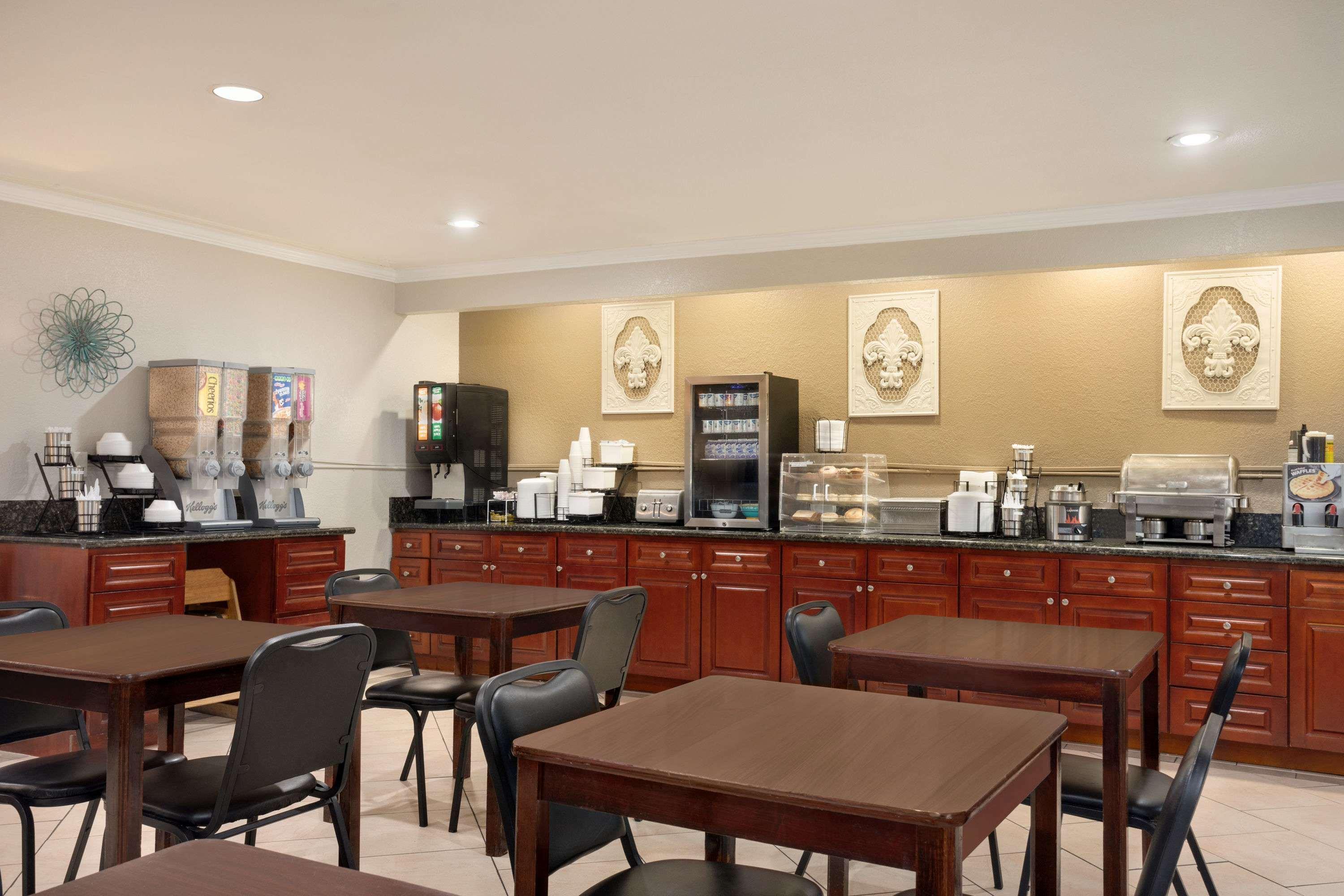 Baymont By Wyndham Kansas City Ku Medical Center Esterno foto