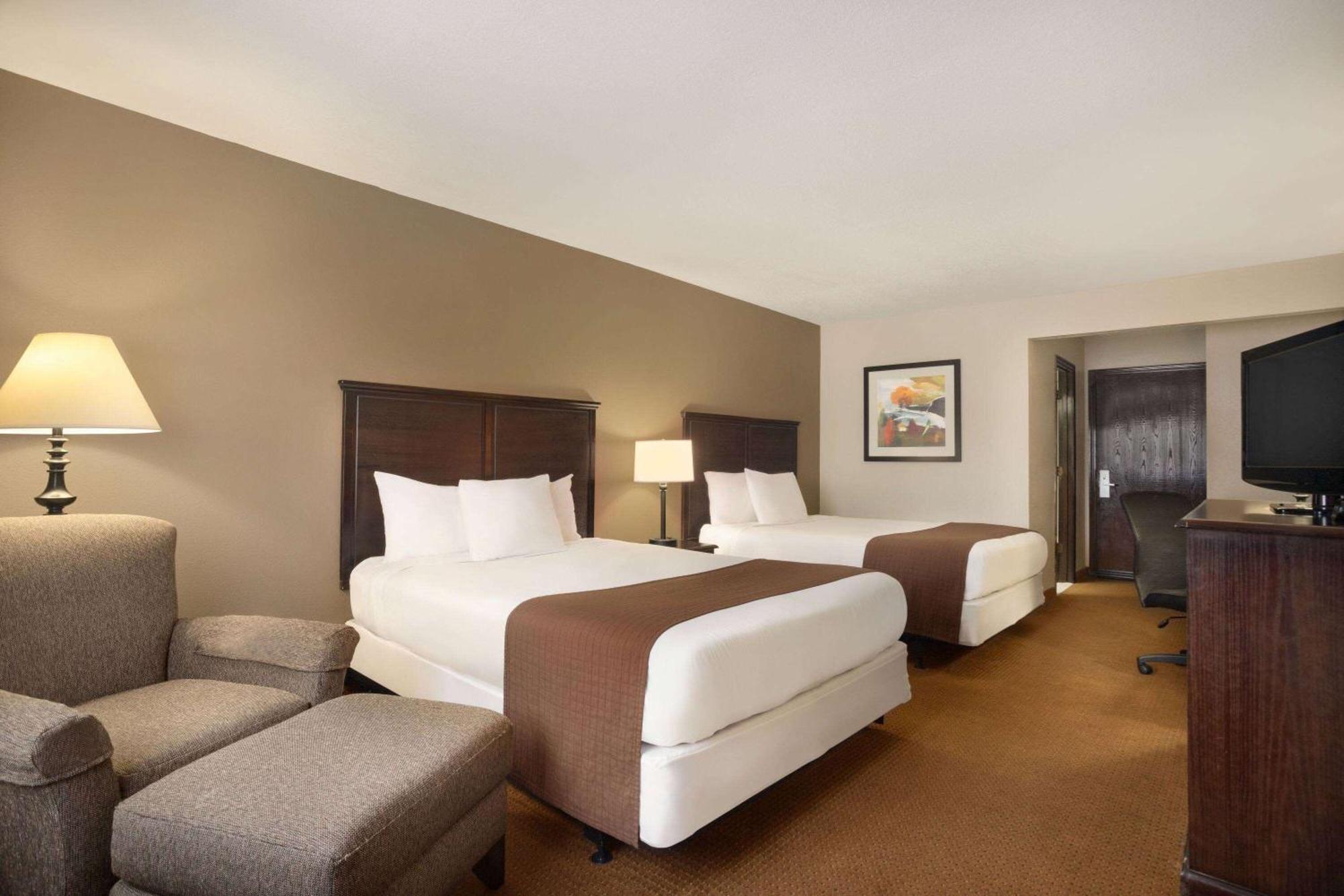 Baymont By Wyndham Kansas City Ku Medical Center Esterno foto