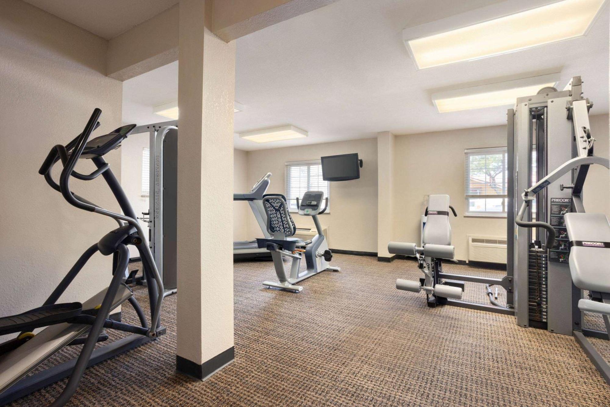 Baymont By Wyndham Kansas City Ku Medical Center Esterno foto